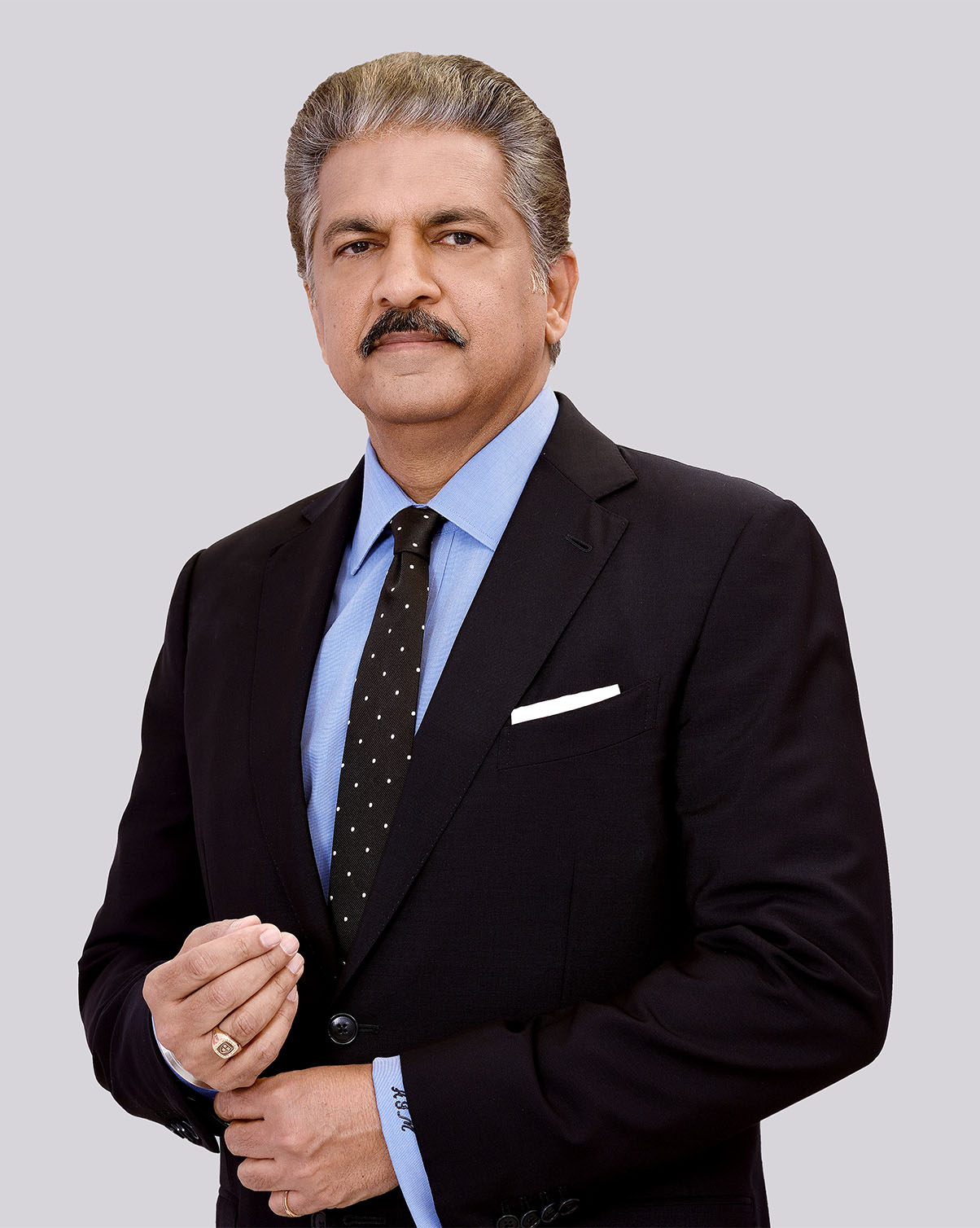 ‘साइलेंट सेंटिनल्स’: आनंद महिंद्रा का वह ट्वीट जो माताओं के अदृश्य संघर्ष को दिखाता है
